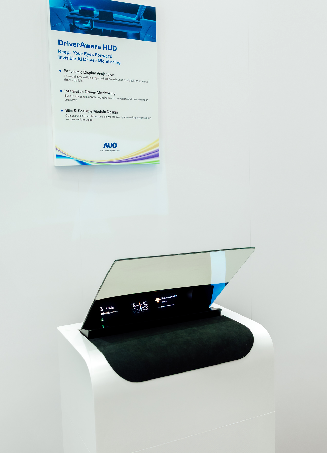 DriverAware HUD结合抬头显示器与隐藏式红外线摄影机，将车速、导航及警示讯息投影于挡风玻璃上，完美对齐驾驶目不离路的视线，同时，透过AI 监控驾驶注意力以提升安全性。